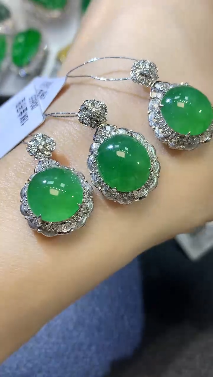 【闪购商品】翡翠吊坠(不含链)18K金镶嵌A13 多样性发货一件