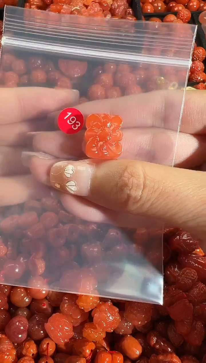 颈饰未镶嵌南红玛瑙1