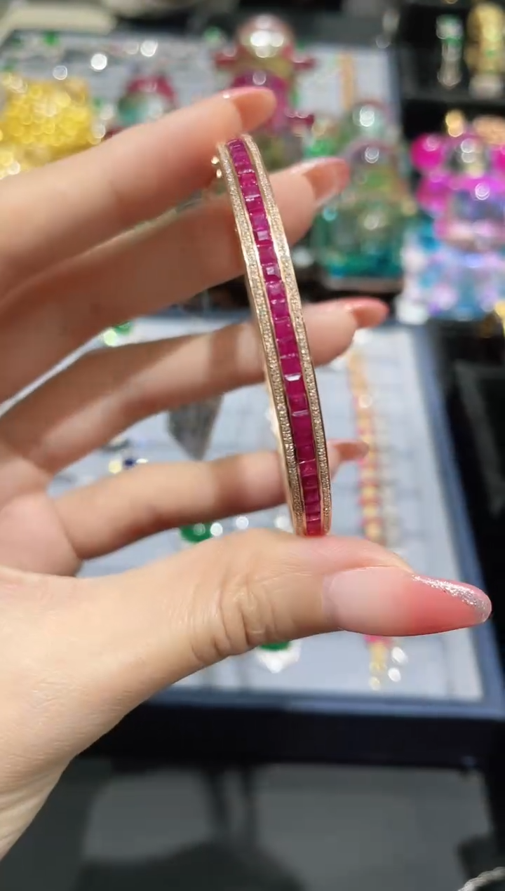 18K金镶嵌手镯红宝石手镯