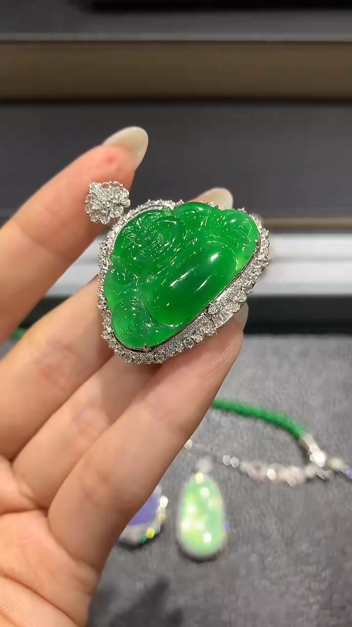 【闪购商品】翡翠吊坠(不含链)18K金镶嵌41团购