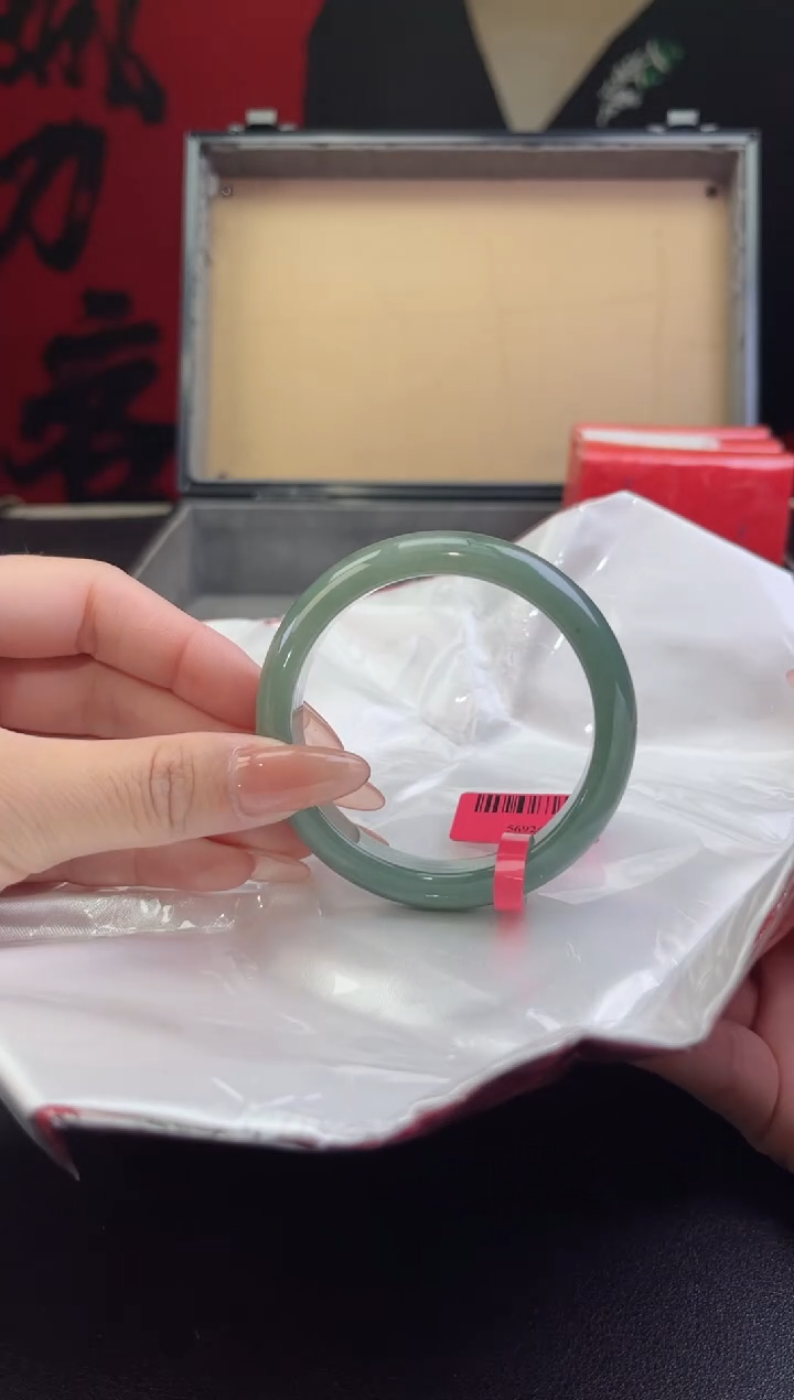 【闪购商品】翡翠手镯未镶嵌18翡翠手镯