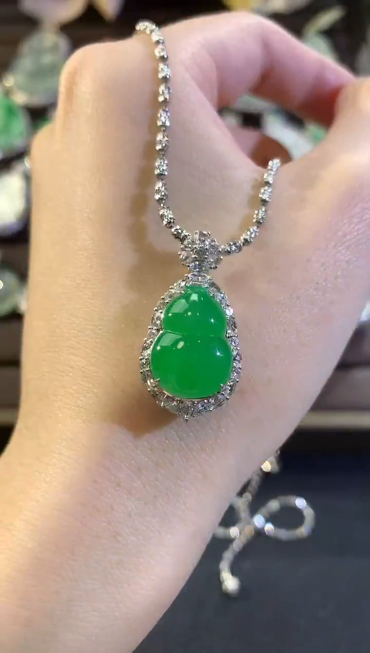 吊坠(不含链)18K金镶嵌翡翠冬日珠宝E56