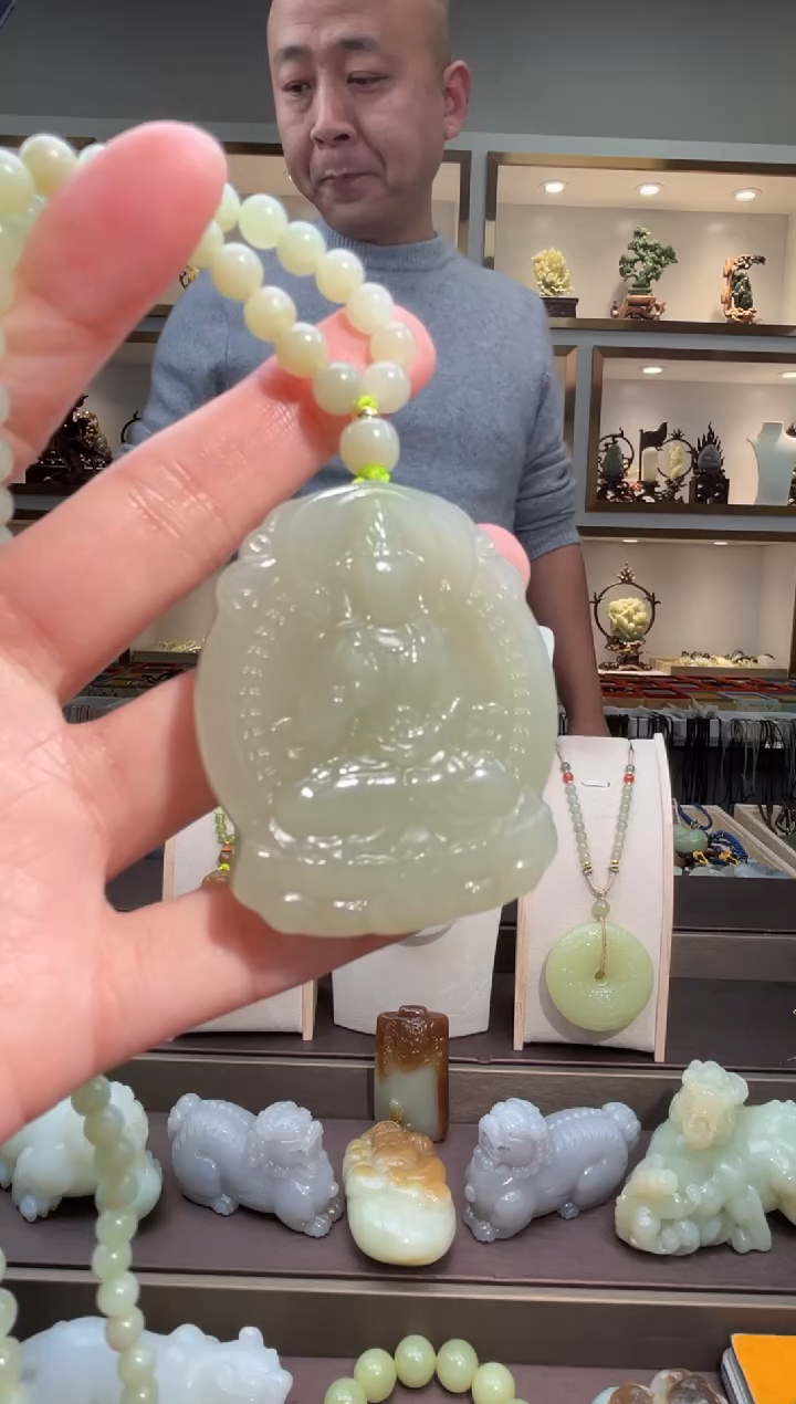 颈饰未镶嵌和田玉苏