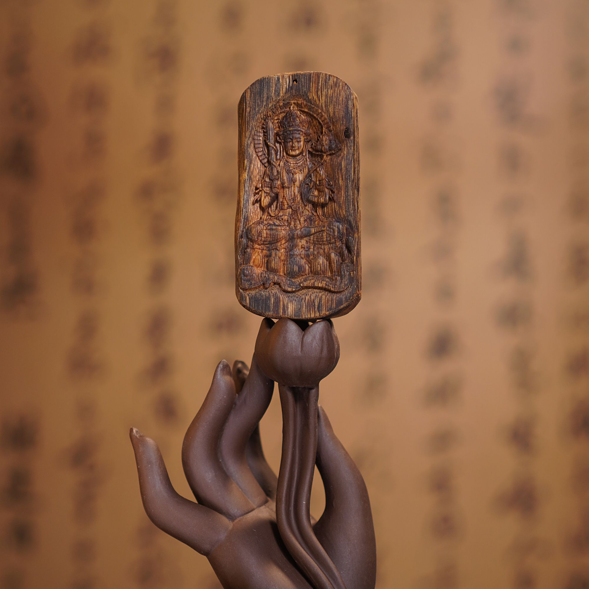 沉香「佛牌」沉香绿奇楠雕刻牌随缘选 喜欢的不要直接拍，找客服咨询