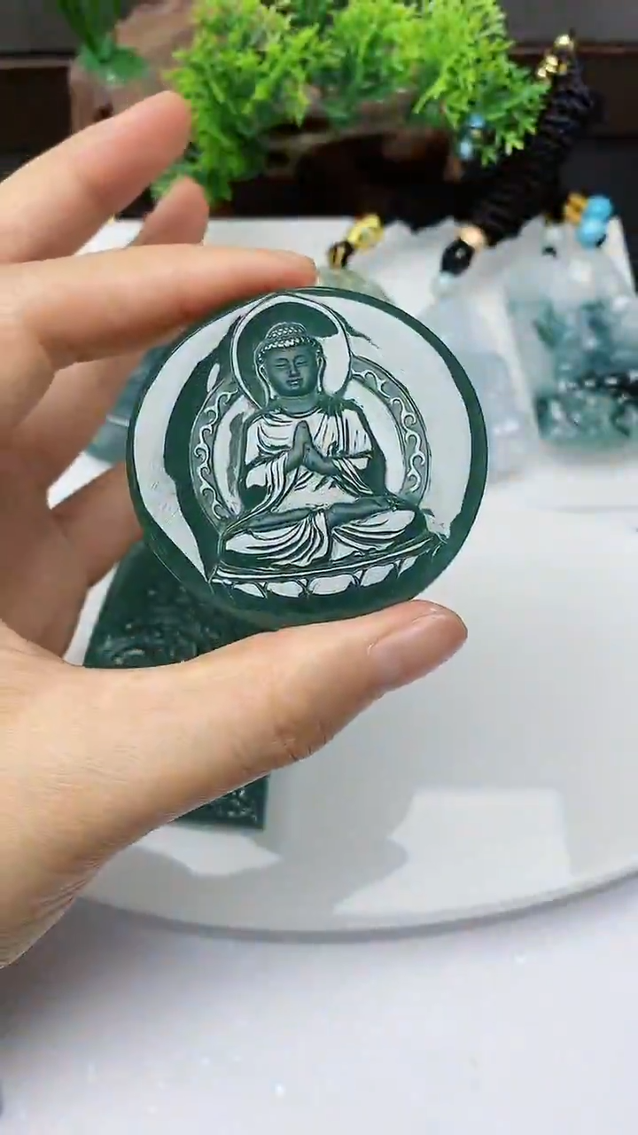 【闪购商品】翡翠颈饰未镶嵌         