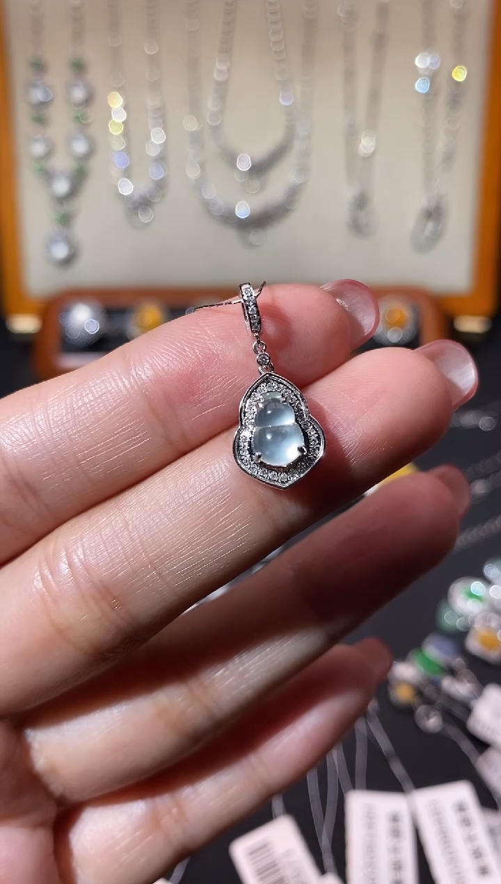 【闪购商品】翡翠18K金镶嵌颈饰吊坠