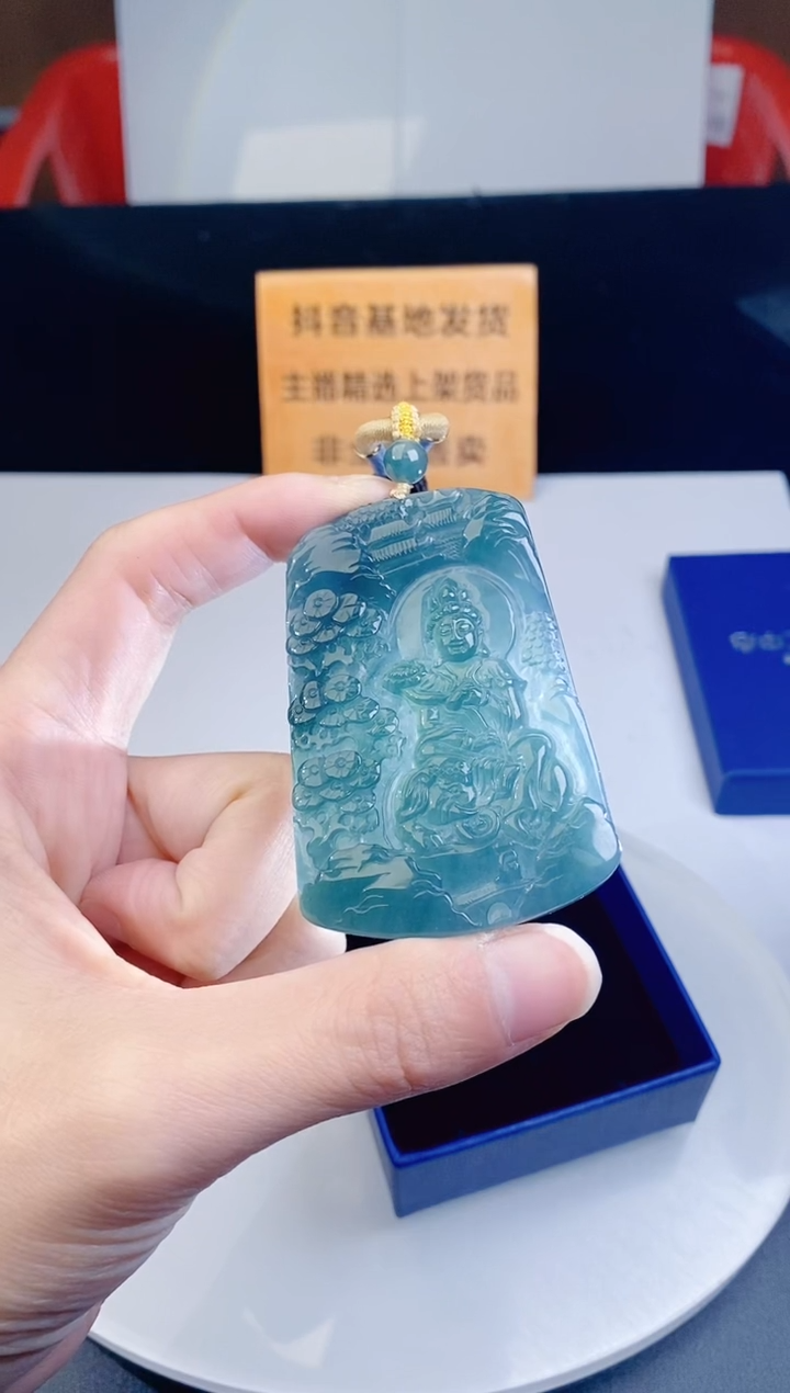 颈饰未镶嵌翡翠 