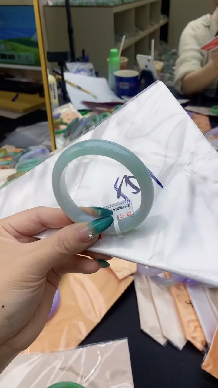 【闪购商品】翡翠手镯未镶嵌0783464000