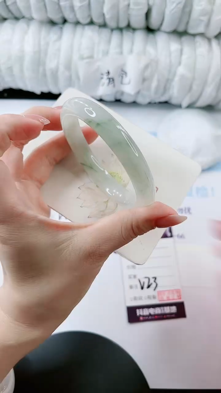 【闪购商品】石英质玉手镯未镶嵌多样性发货V23