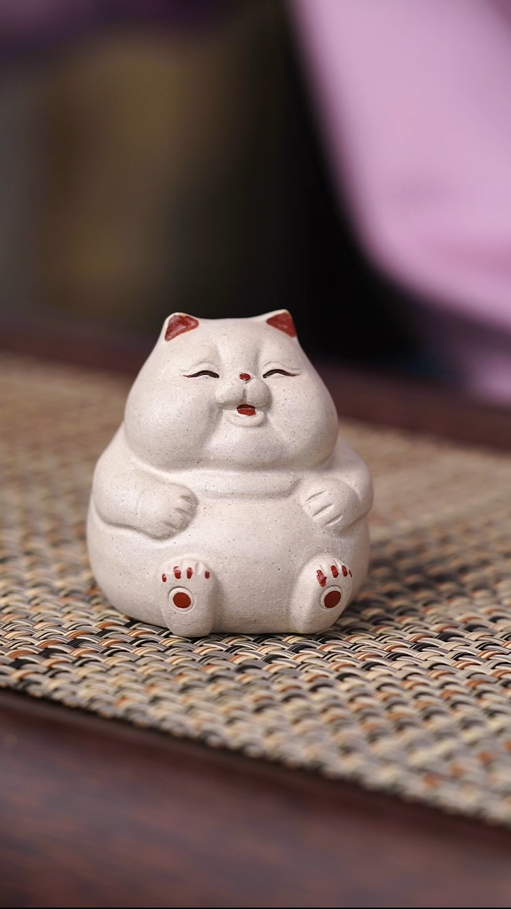 原矿茶宠白泥招财猫坐着