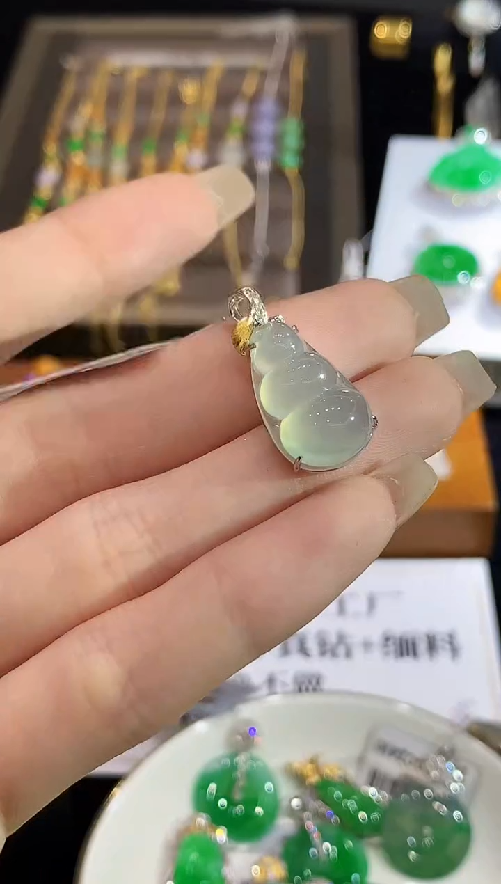 翡翠18K金镶嵌吊坠(不含链)L1847多样性发其一