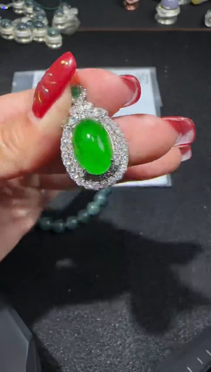 【闪购商品】翡翠吊坠(赠链)未镶嵌多样性发货拍一发一