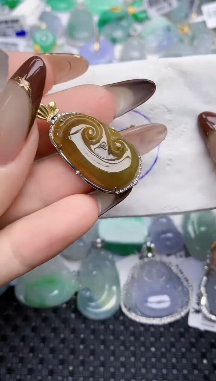 颈饰18K金镶嵌翡翠80   天然翡翠A货  百元以上9米证书费自理