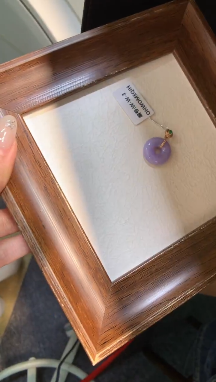 颈饰18K金镶嵌翡翠甜甜圈 