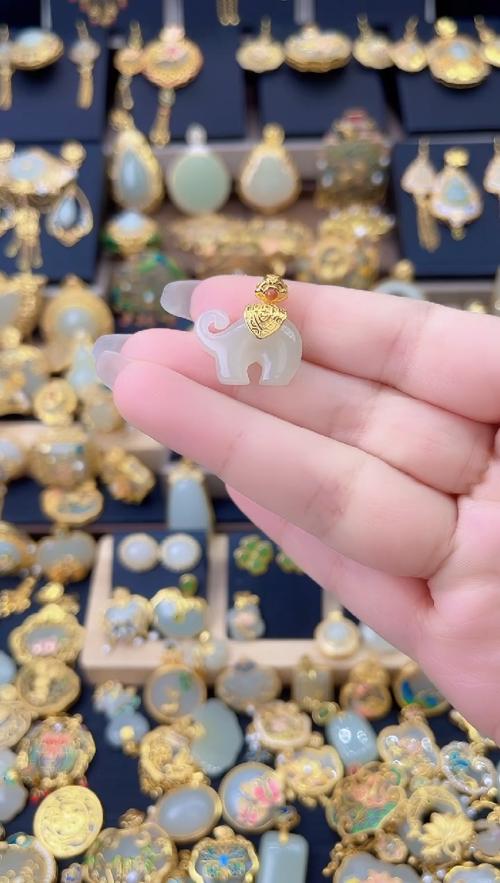颈饰银S925镀金镶嵌和田玉吉祥如意大象吊坠