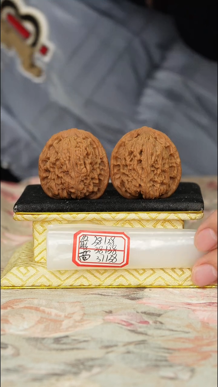【闪购商品】文玩核桃把件赵喜满南将石