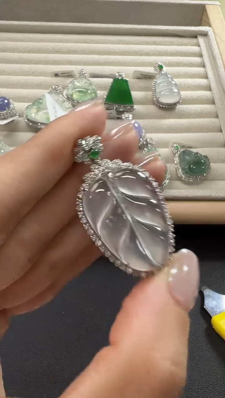 颈饰18K金镶嵌翡翠KLYN1205-013