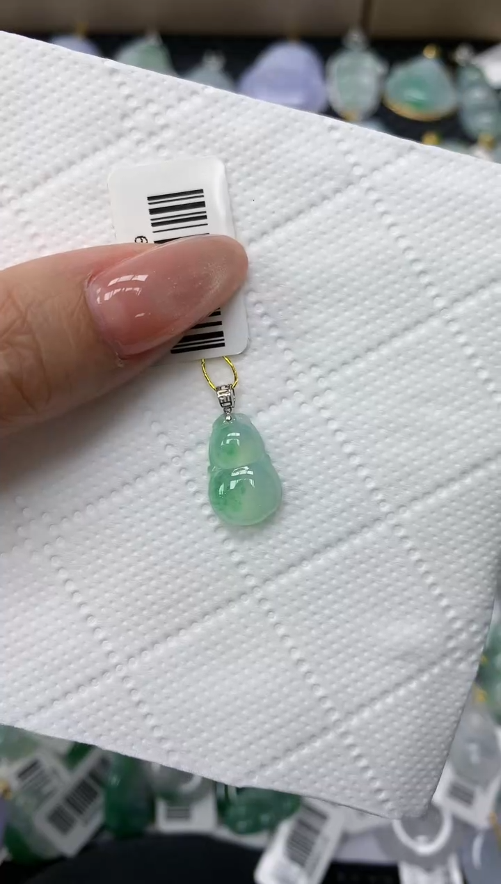 颈饰18K金镶嵌翡翠1111111111