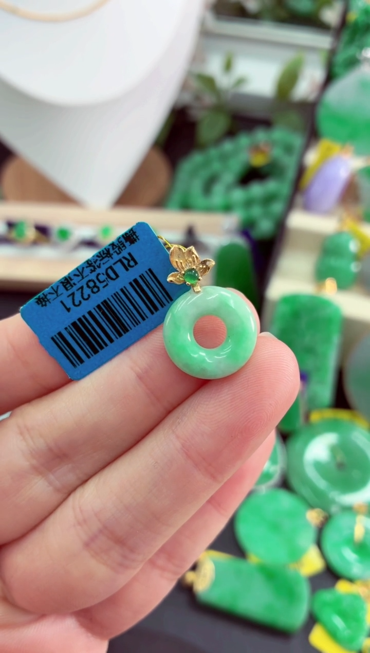 吊坠(不含链)未镶嵌翡翠挂件