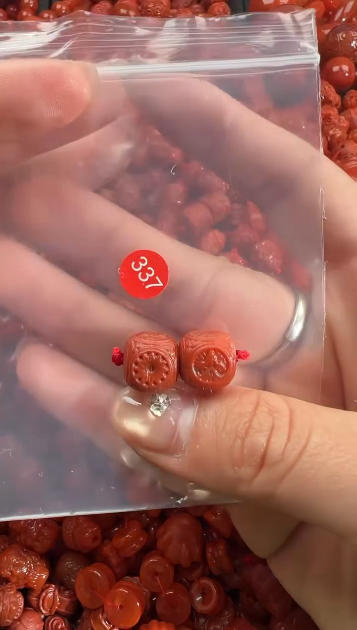 南红玛瑙未镶嵌颈饰1