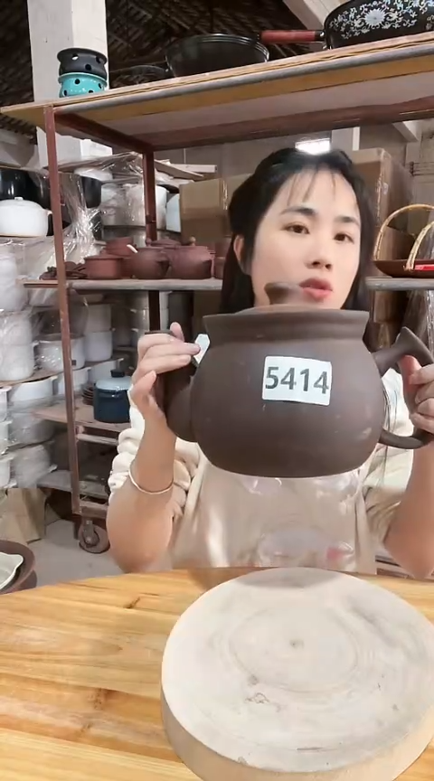 陶5414瑕疵2.5紫砂养生壶打磨