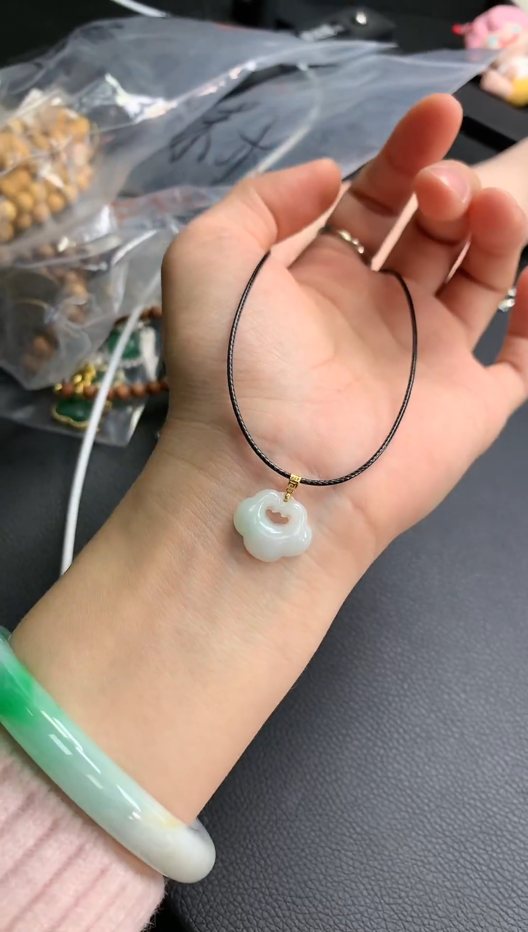 颈饰18K金镶嵌翡翠挂件