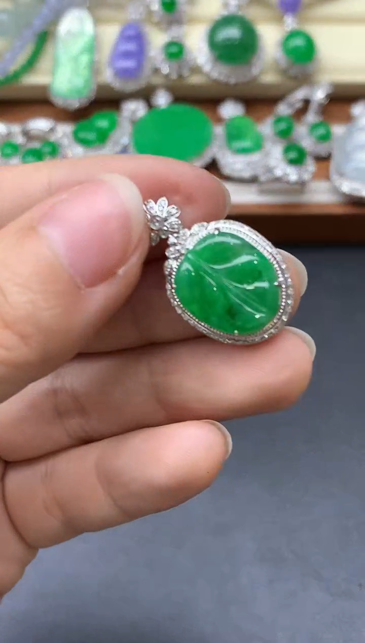 颈饰18K金镶嵌翡翠598-中国好珍宝