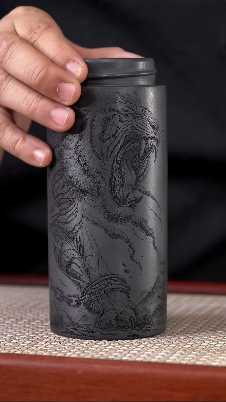 茶杯紫砂虎      