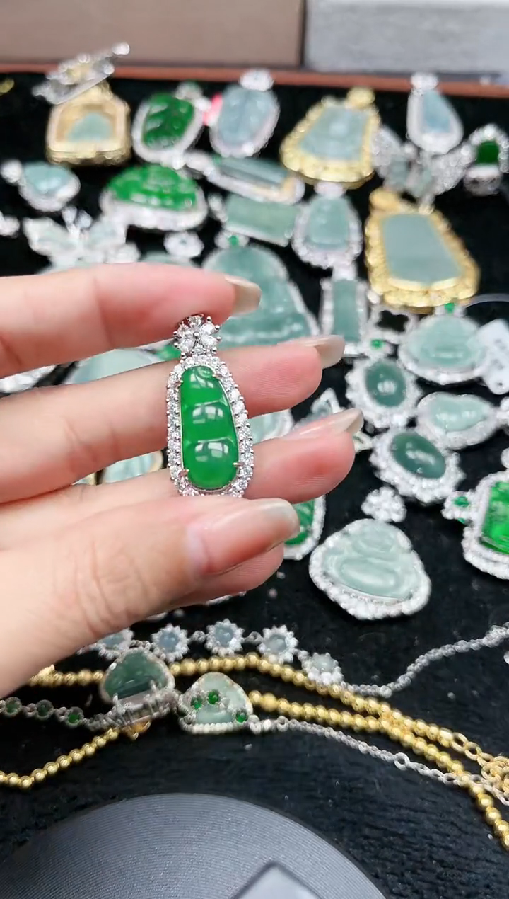 【闪购商品】翡翠颈饰未镶嵌4030赠皮绳