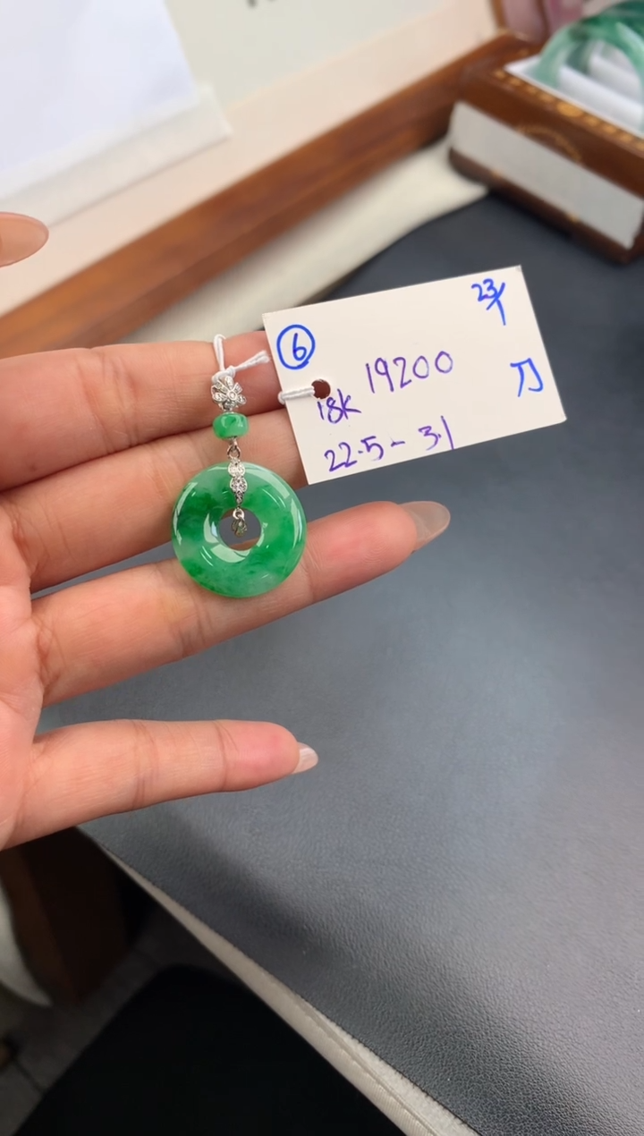 【闪购商品】翡翠吊坠(不含链)18K金镶嵌吊坠