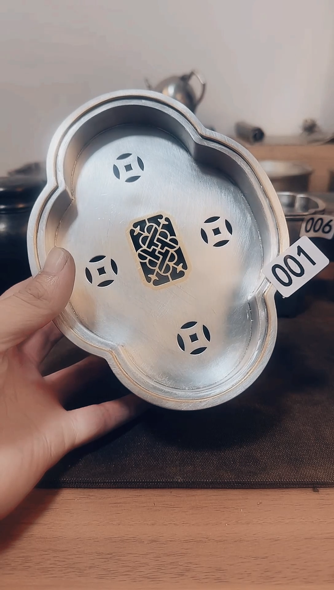 纯锡海棠形茶船壶承