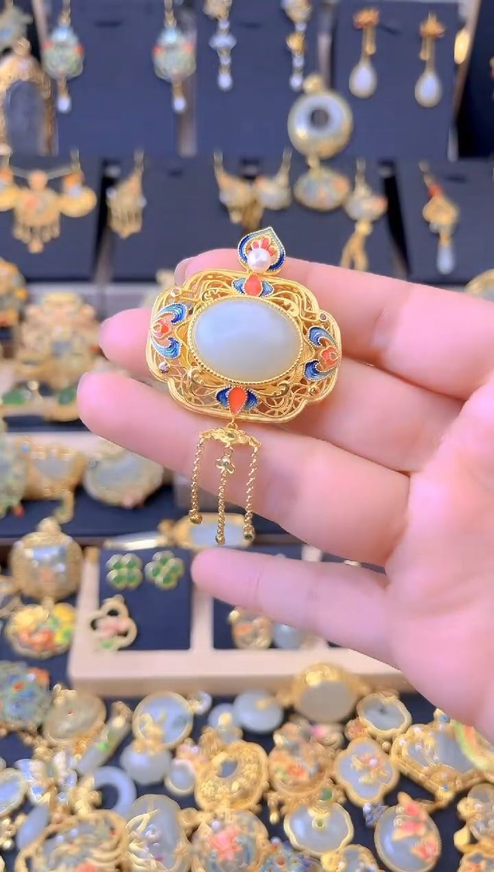 【闪购商品】和田玉吊坠银S925镀金镶嵌香囊如意锁吊坠