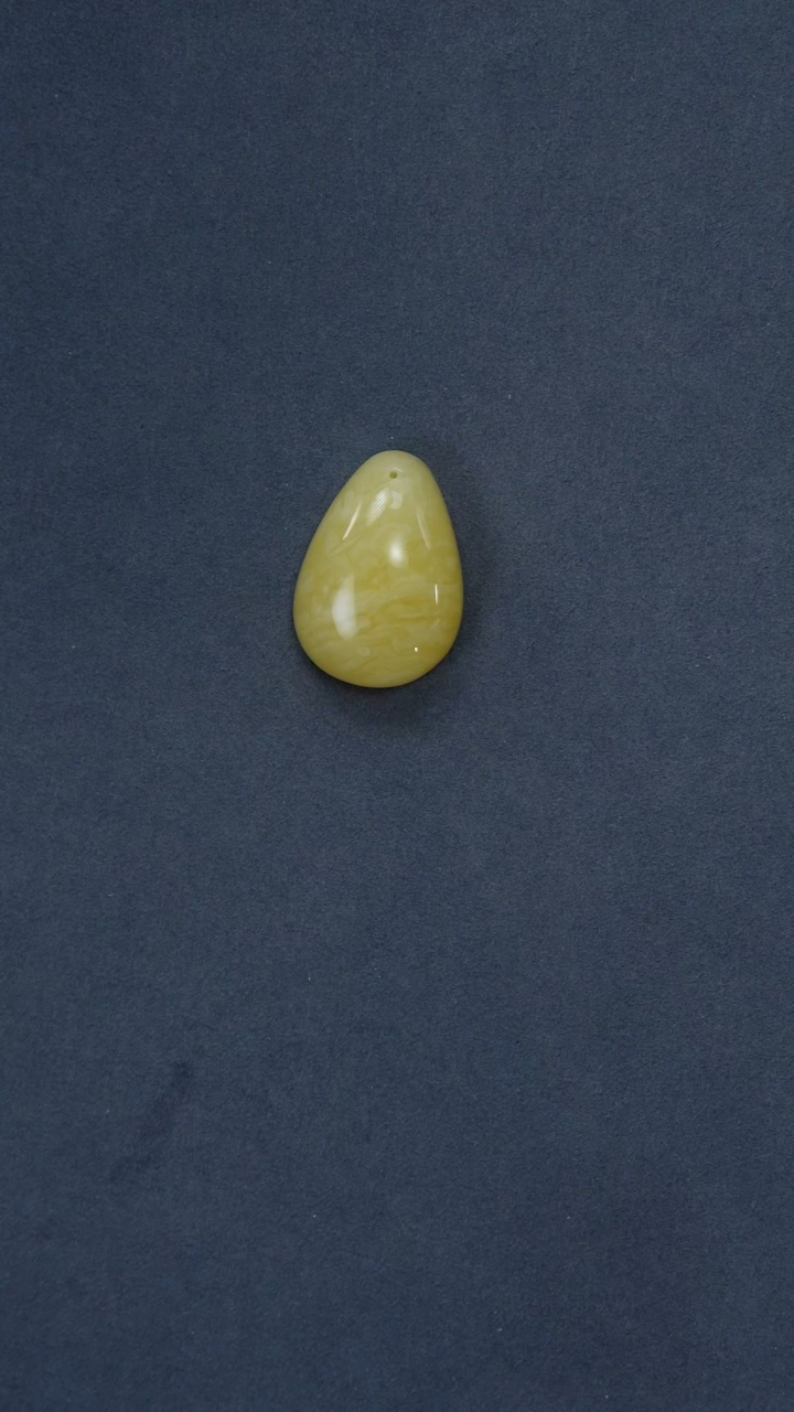 【闪购商品】琥珀裸石未镶嵌水滴