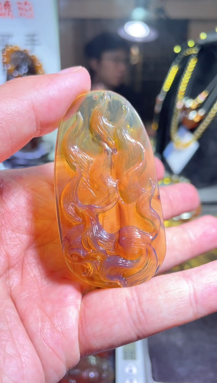 【闪购商品】琥珀裸石未镶嵌金棕珀 九尾狐