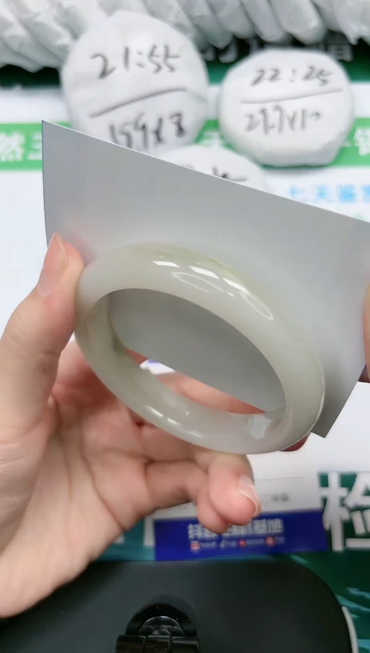 【闪购商品】石英质玉手镯未镶嵌K175-59