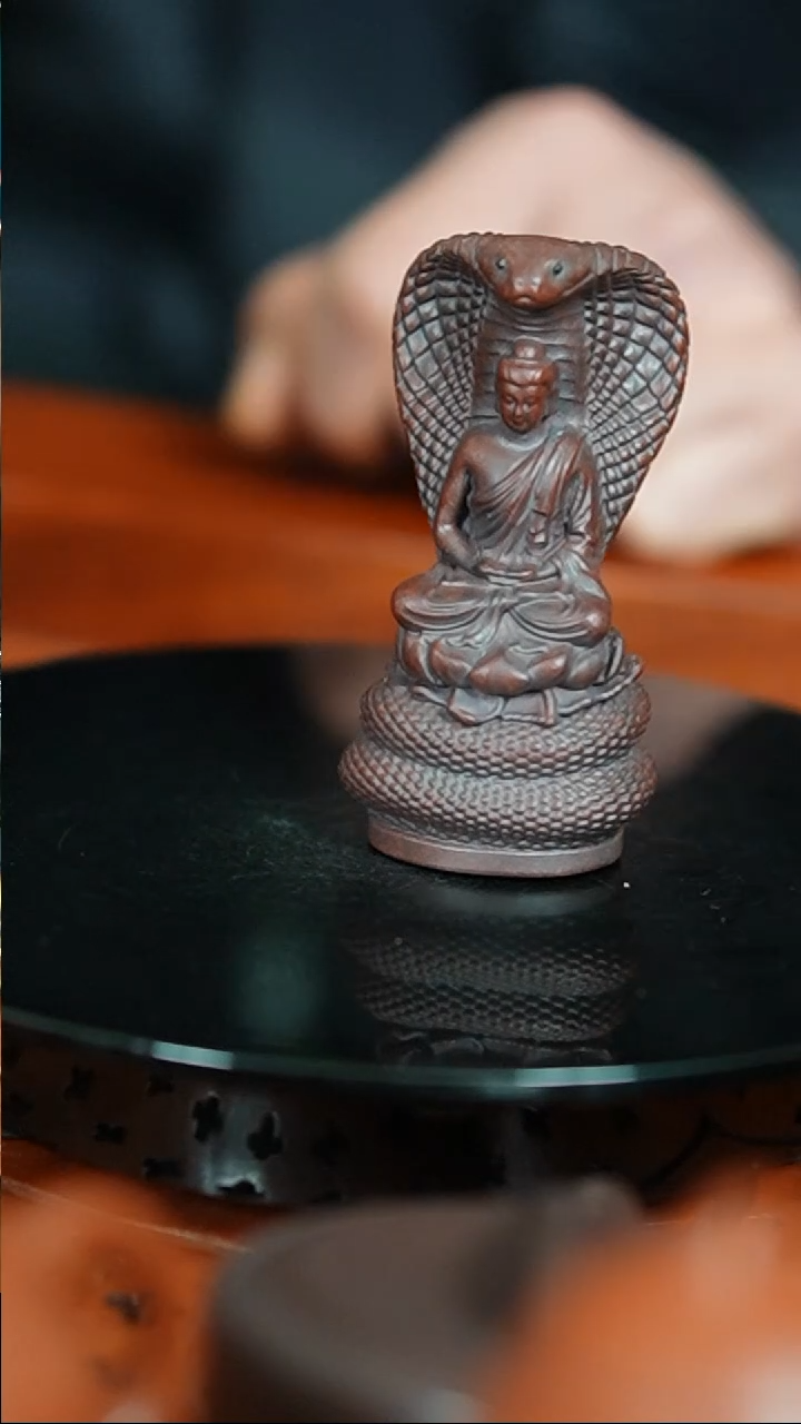【闪购商品】紫砂茶宠古红泥刻绘蛇菩萨精品摆件