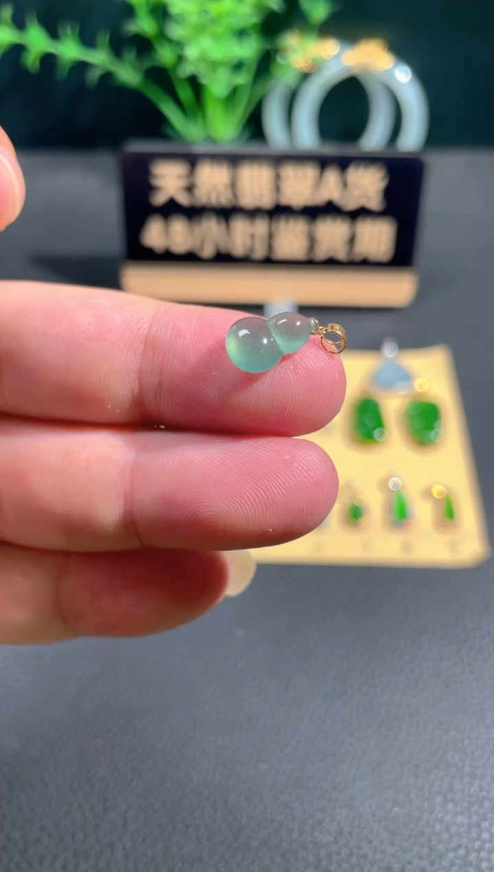 翡翠18K金镶嵌颈饰翡翠