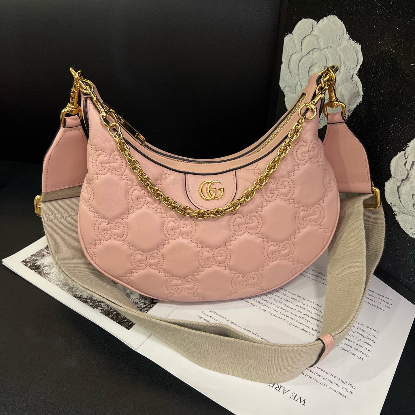 95新 GUCCI/古驰 粉色金扣matelasse hobo斜挎包B3784