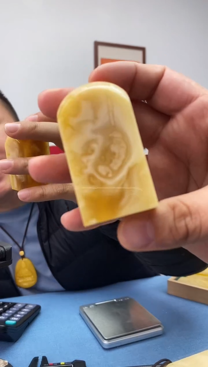 琥珀未镶嵌珠宝奇石假一罚十，发一件056