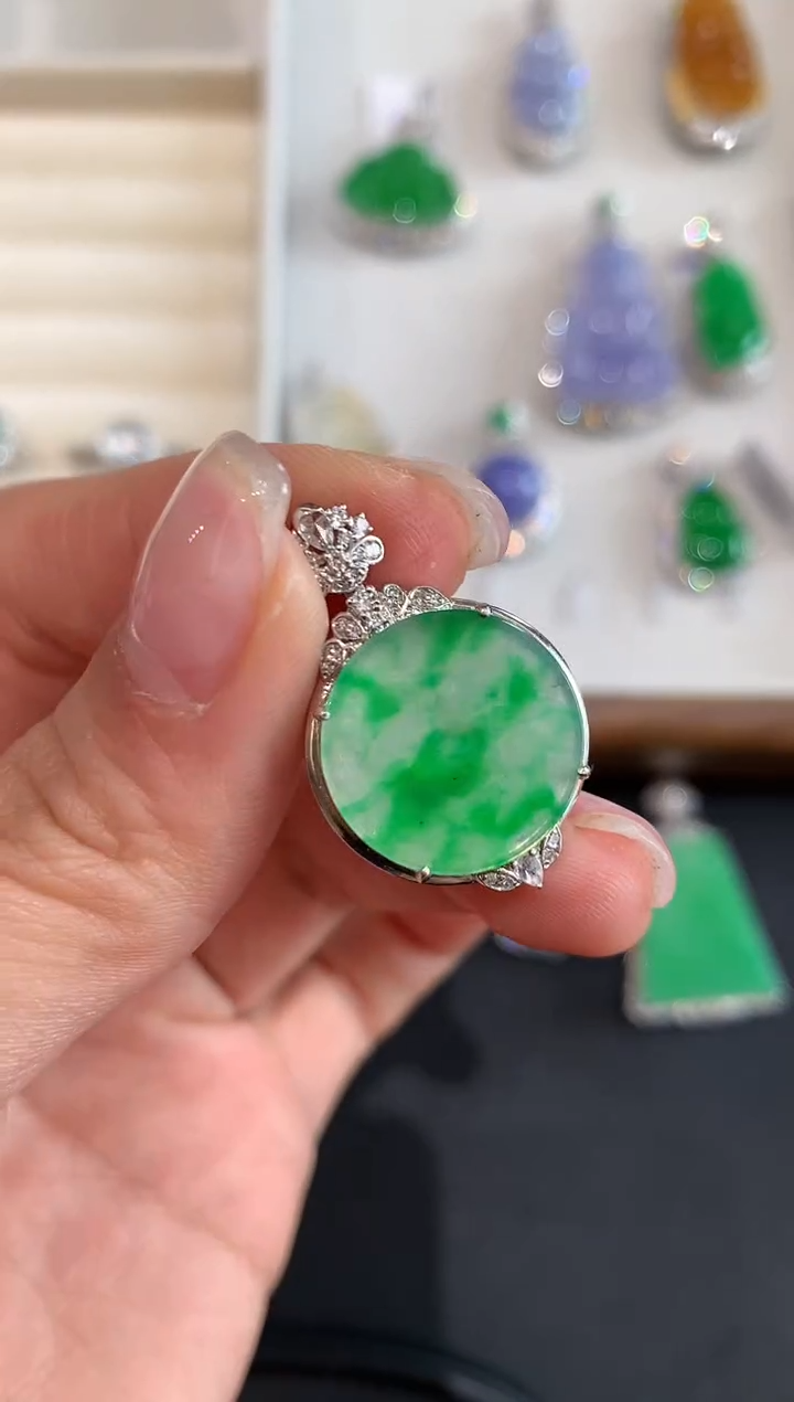 【闪购商品】翡翠吊坠(不含链)18K金镶嵌2529