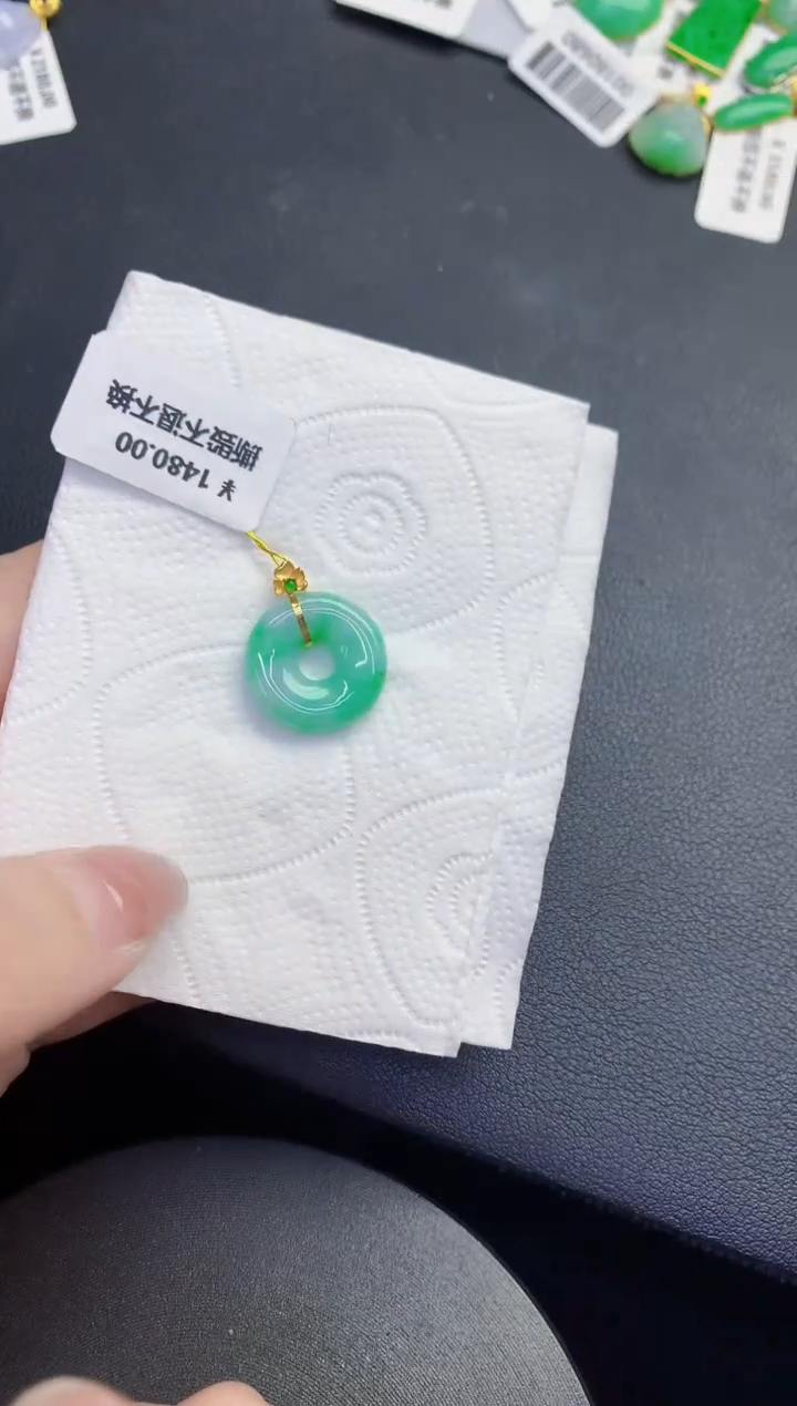 颈饰18K金镶嵌翡翠缅甸天然翡翠A货