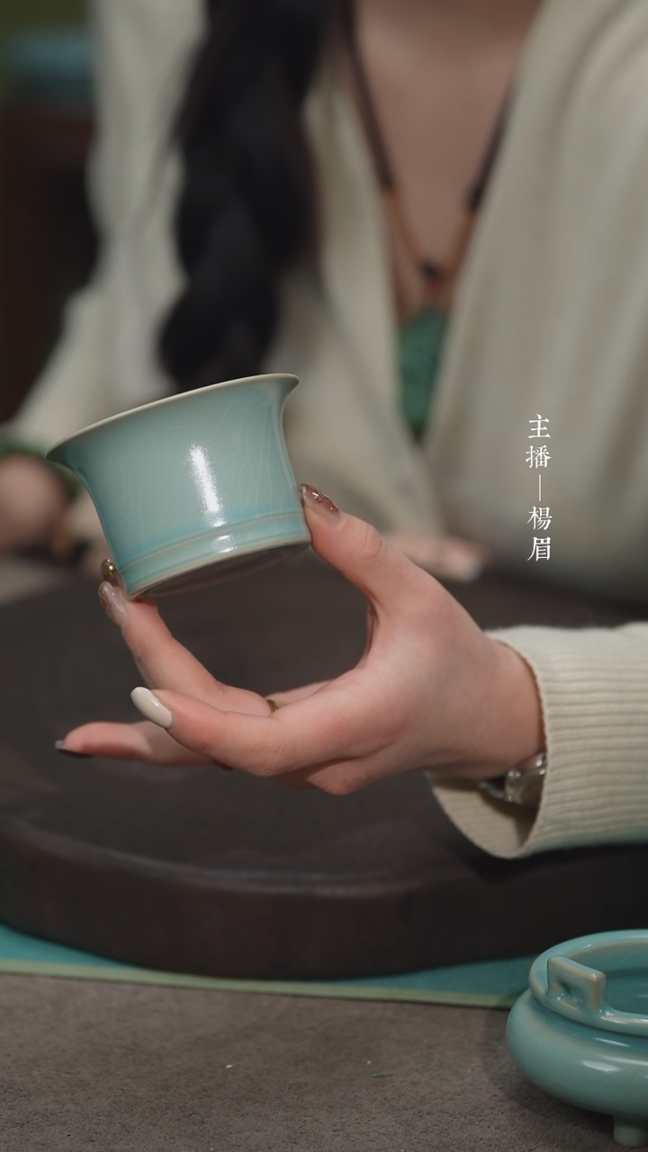 【闪购商品】隐足马蹄杯（汝瓷张海英）-眉
