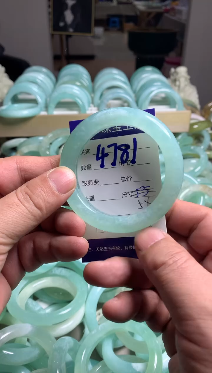 【闪购商品】蛇纹石玉手镯未镶嵌4781