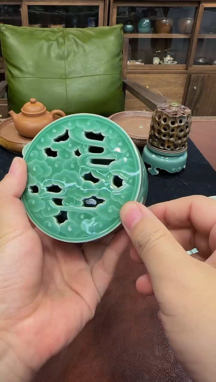 全手·祥云镂空香盒