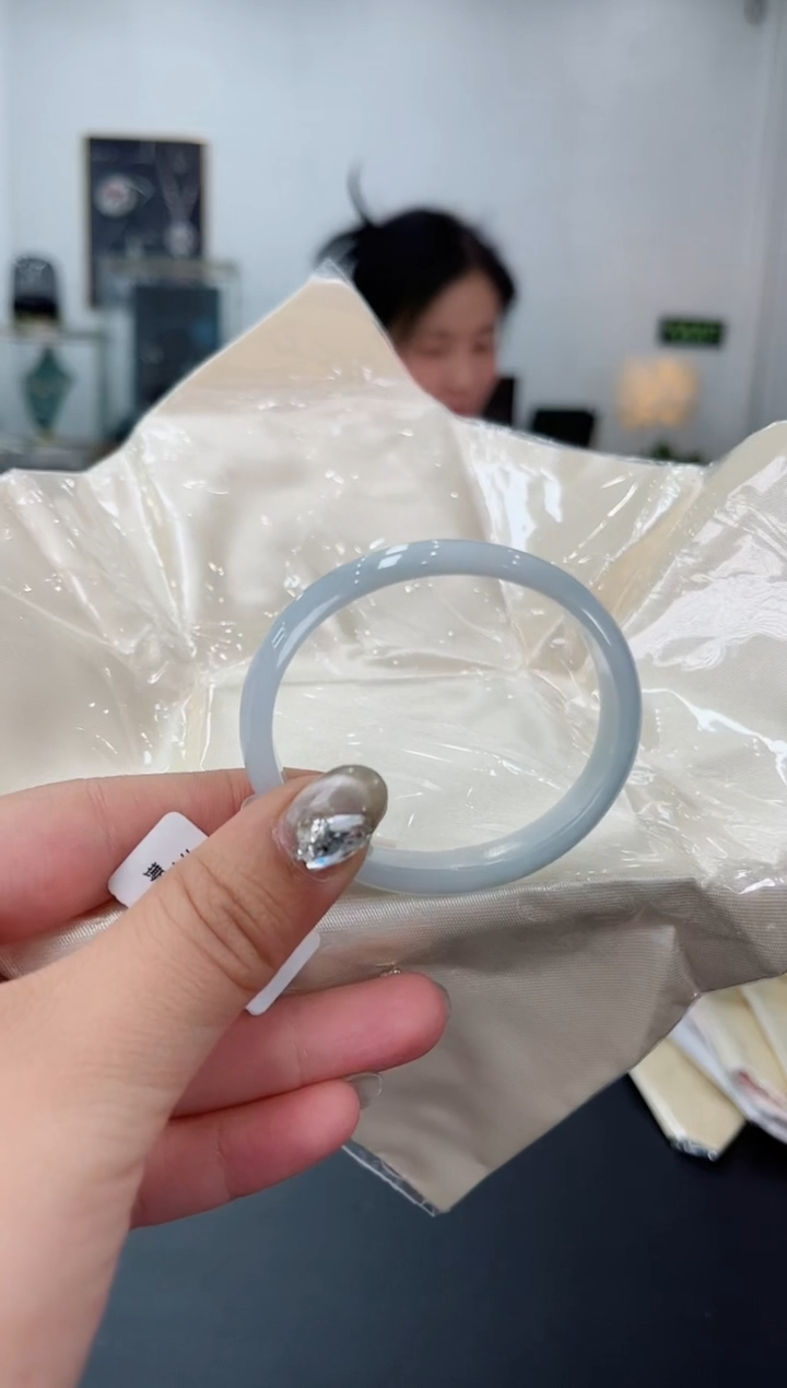 【闪购商品】翡翠手镯未镶嵌天然翡翠A货