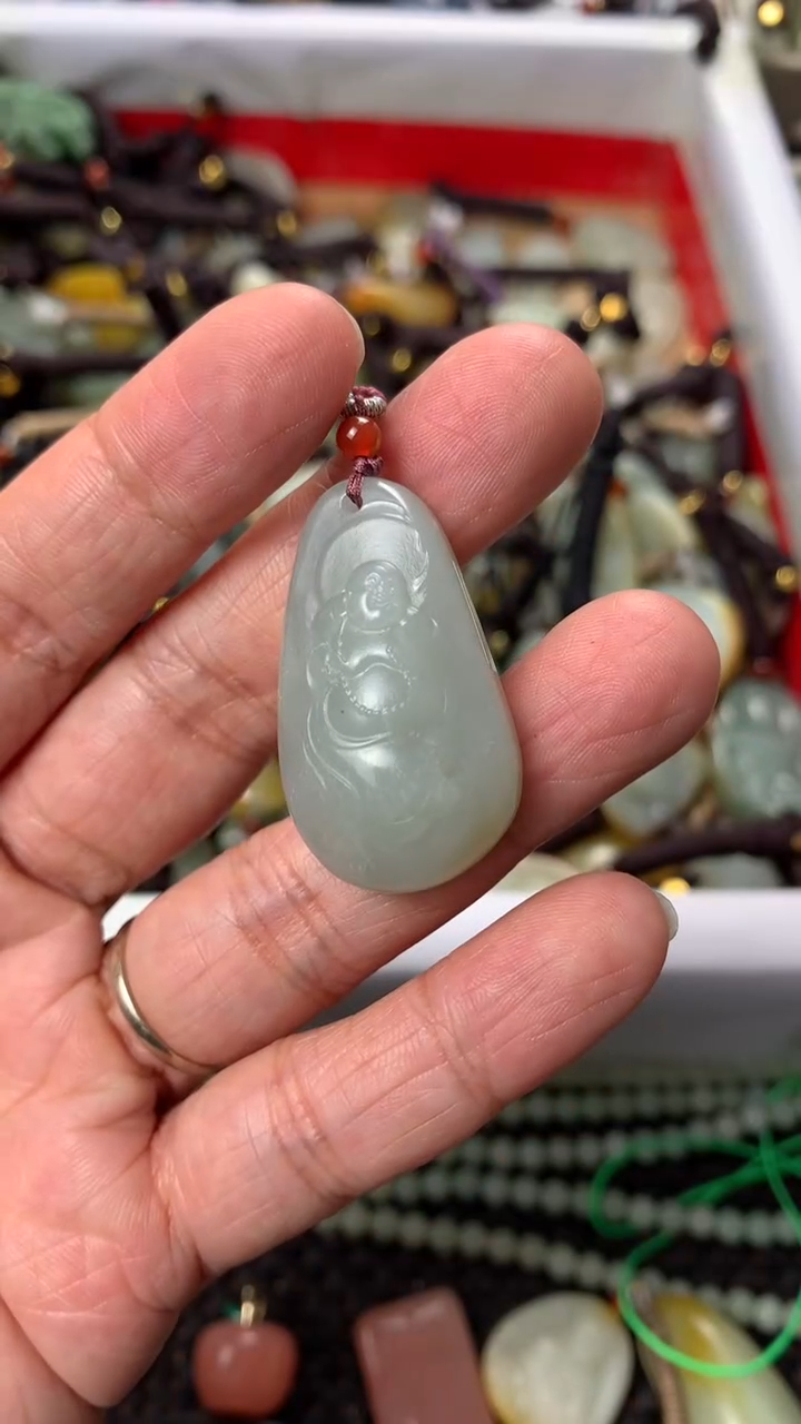 【闪购商品】和田玉颈饰未镶嵌多样性发货没有证书.拍一发一，有瑕
