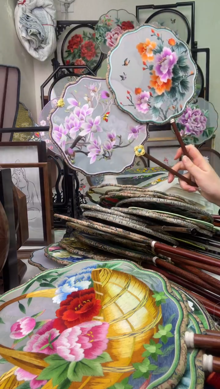 织绣D***e苏绣作品苏绣团扇要贴扣