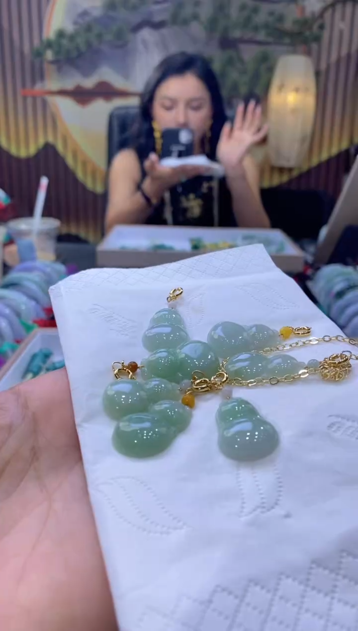 翡翠未镶嵌颈饰多样性仅发其一5254