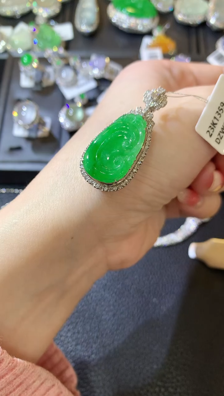 【闪购商品】翡翠吊坠(不含链)18K金镶嵌W6 