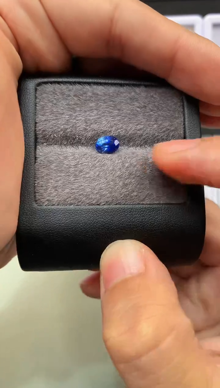 【闪购商品】定制蓝宝石裸石未镶嵌椭圆 皇家蓝蓝宝石 1.30ct